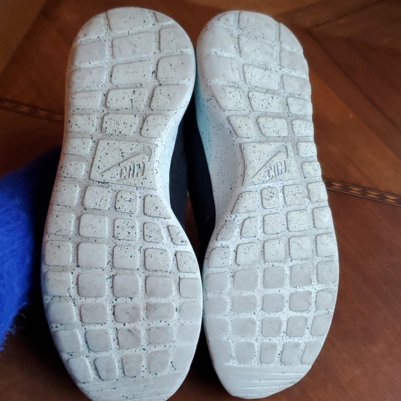 EUC Nike sneakers black suede size 7 - Picture 3 of 4